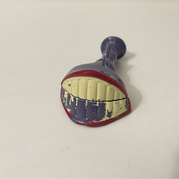 Legends of Batman Joker Action Figure Accessory Snapping Jaw Weapon - Picture 15 of 15